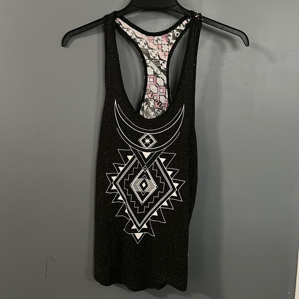 Empyre tank top white and gray on the front and the back is multiple colors!